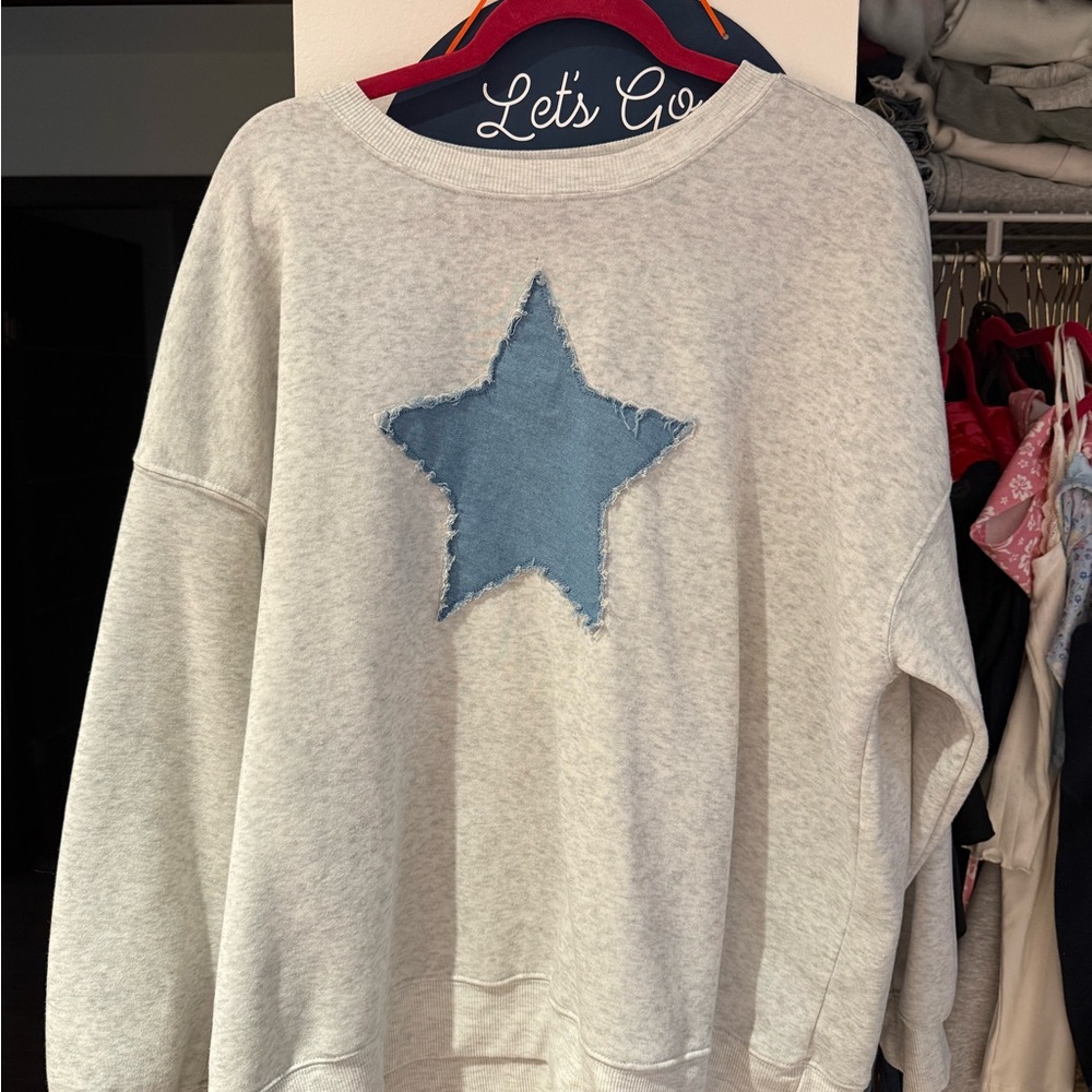 Women’s Light Gray Star Appliqué Sweatshirt